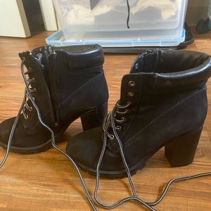 Women’s boots. Around size 8.